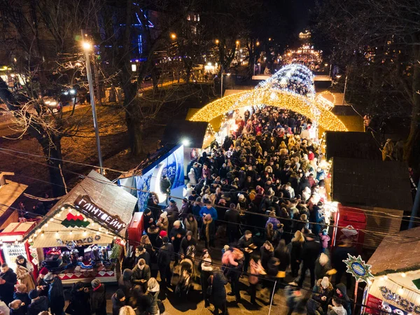Lviv Ukrajna Január 2021 Felülnézet Emberek Sétáló Karácsonyi Vásár Másolás — Stock Fotó