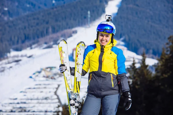 Frau Skiausrüstung Oben Auf Der Schanze Lebensstil — Stockfoto