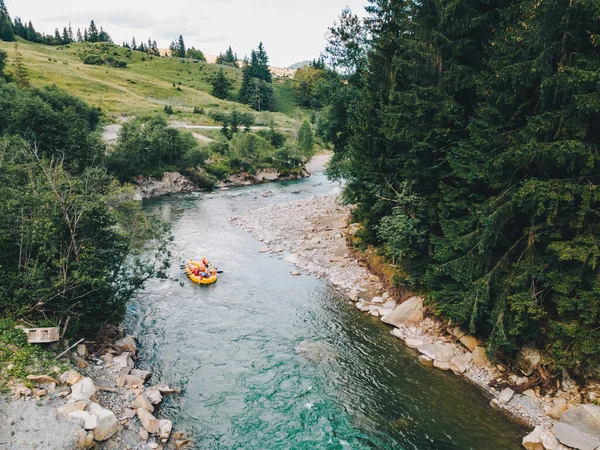 Hory Řeka Rafting Extrémní Atrakce Létě Kopírovat Prostor Pohled Shora — Stock fotografie