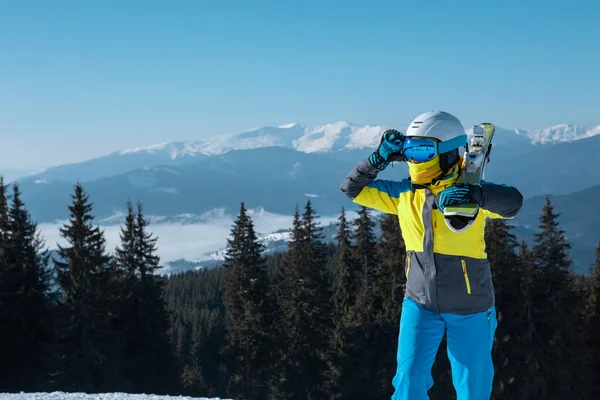 Vrouw Skiër Portret Met Ski Top Van Bergen Winter Vakantie — Stockfoto