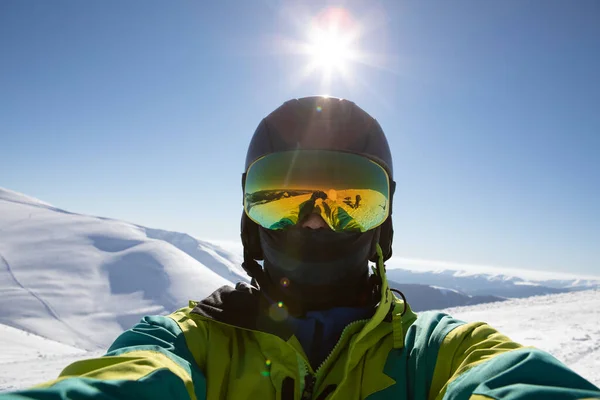 Snowboard Yapan Adamın Selfie Mavi Gökyüzü — Stok fotoğraf