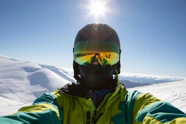 Snowboard Yapan Adamın Selfie Mavi Gökyüzü — Stok fotoğraf