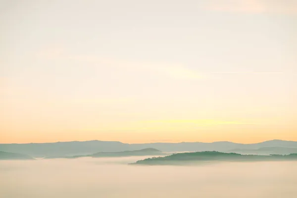 Blick Auf Den Sonnenaufgang Über Den Bergen Nebel Der Unteren — Stockfoto
