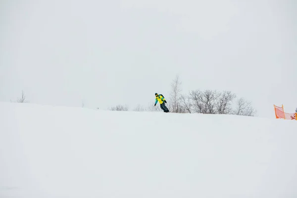 Homem Snowboarder Pista Esqui Cópia Espaço Inverno Esporte — Fotografia de Stock