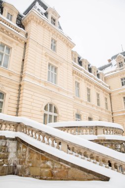 Pototsky sarayı mimarisi karla kaplı kopyalama alanı