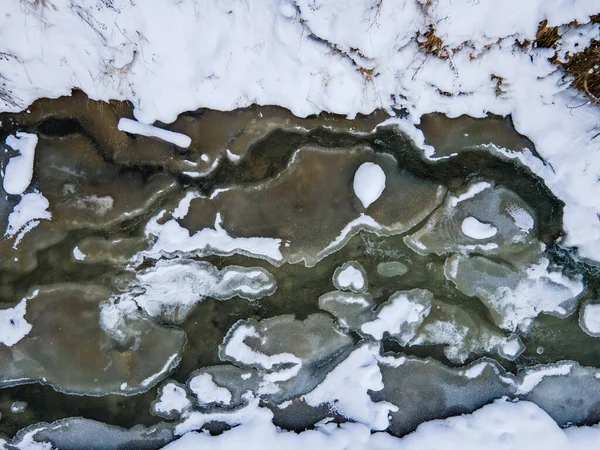 Blick Über Den Zugefrorenen Fluss — Stockfoto