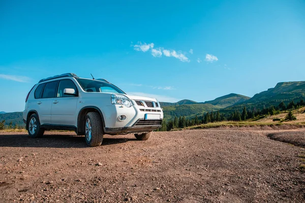 Suv Carro Topo Montanha Ucraniana Cárpatos Gama Verão Noite — Fotografia de Stock