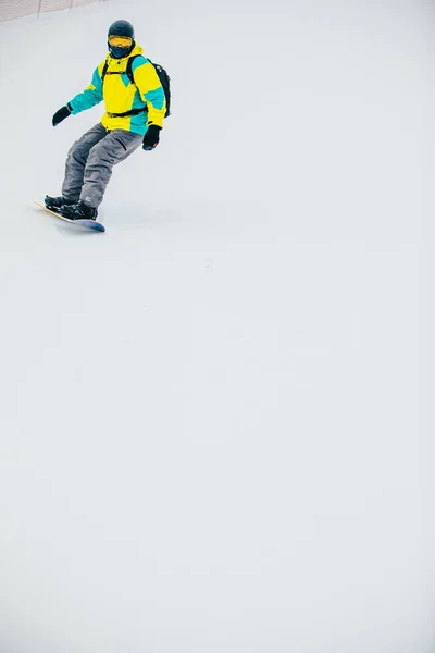 Man Snowboarder Skipiste Kopiëren Ruimte Winter Sport — Stockfoto