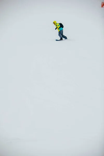 Homem Snowboarder Pista Esqui Cópia Espaço Inverno Esporte — Fotografia de Stock
