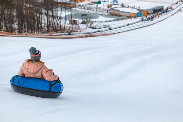 People Riding Snow Tubing Winter Park Copy Space — Stock Photo, Image
