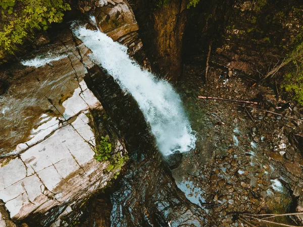 Widok Lotu Ptaka Wodospad Karpatach Góry Skopiować Przestrzeń — Zdjęcie stockowe