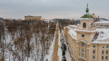 Kış lviv şehir merkezinin hava görüntüsü kopyalama alanı