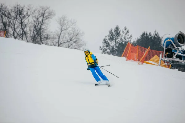Skieuse Sur Piste Ski Hiver Sport Extrême — Photo