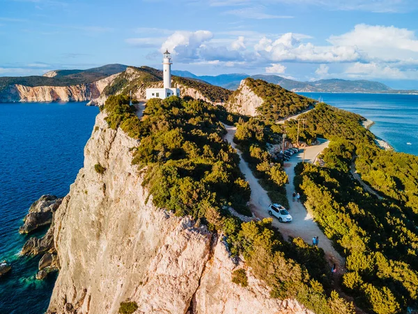 Soldaki Deniz Feneri Araba Yolculuğunun Hava Görüntüsü — Stok fotoğraf