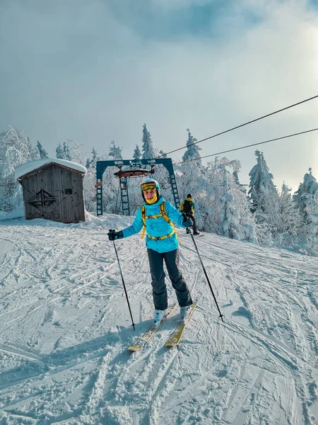 Mulher Sorrindo Esquiador Espaço Cópia Dia — Fotografia de Stock