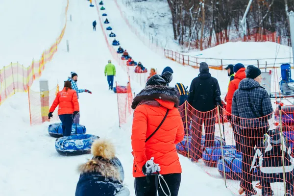 Lviv Ukraine Januar 2019 Linie Für Snow Tubing Menschen Auf — Stockfoto