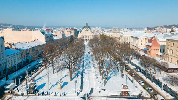 Vista Aérea Praça Cidade Frente Edifício Ópera Lviv Ensolarado Espaço — Fotografia de Stock