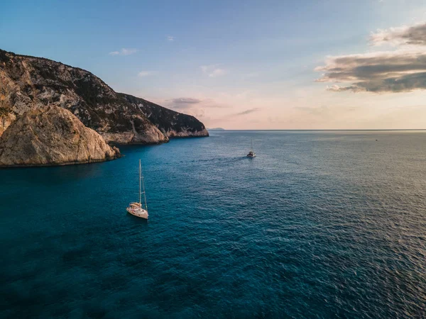 Vista Aérea Los Chats Bahía Puesta Sol Sobre Mar Ioniano —  Fotos de Stock