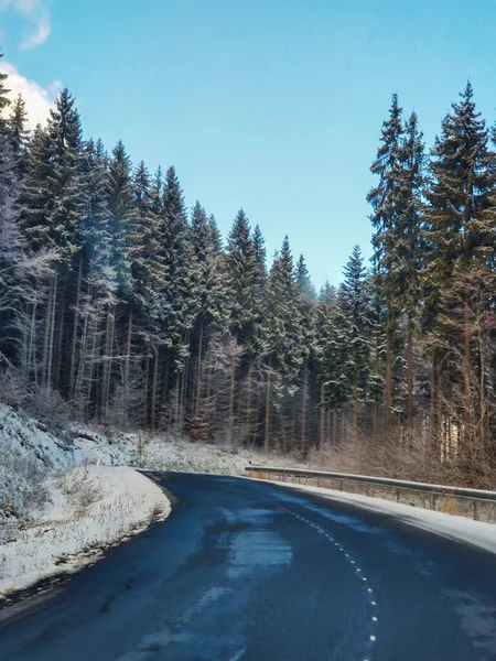 Blick Auf Die Straße Winter Berge Sonnigen Tag Kopieren Raum — Stockfoto