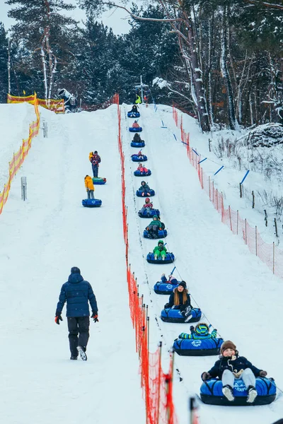 Lviv Ukraine Januar 2019 Linie Für Snow Tubing Menschen Auf — Stockfoto