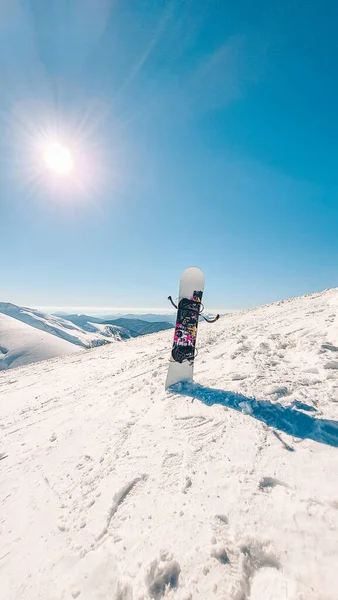 Snowboard Stick Schneebergen Auf Hintergrund Kopieren Raum — Stockfoto