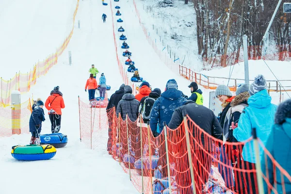 Lviv Ukraine Januar 2019 Linie Für Snow Tubing Menschen Auf — Stockfoto