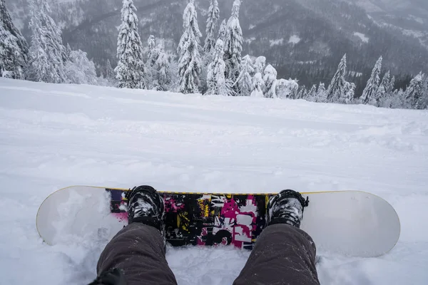 Snowboarder Collina Godendo Montagne Paesaggio Punto Vista — Foto Stock