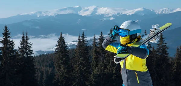 Portrait Skieuse Avec Ski Sommet Des Montagnes Vacances Hiver — Photo