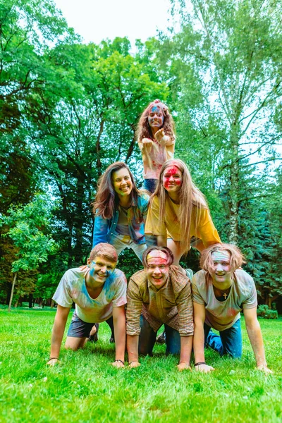 Jovens Amigos Felizes Feriado Tradicional Indiano Holi Fest — Fotografia de Stock