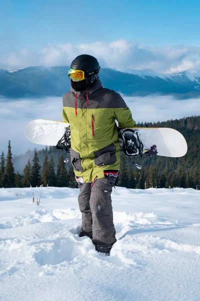 Homem Snowboarder Retrato Carpathian Montanhas Fundo Inverno Esporte — Fotografia de Stock