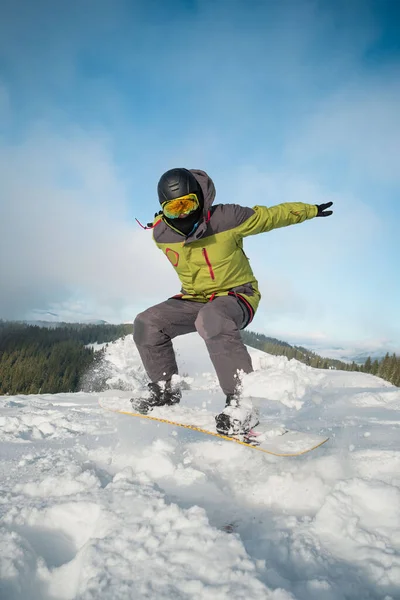 Muž Snowboardista Portrét Karpatské Hory Pozadí Zimní Sport — Stock fotografie