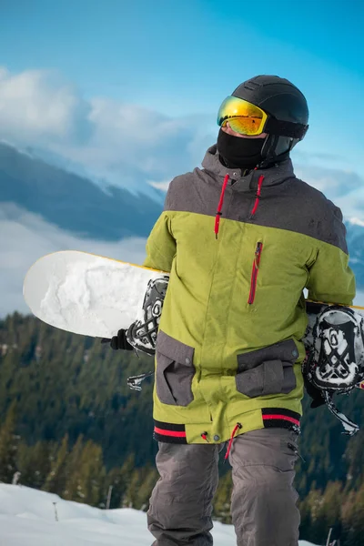 Hombre Snowboarder Retrato Cárpatos Montañas Fondo Invierno Deporte — Foto de Stock