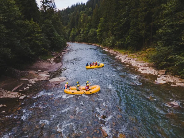 Аерофотозйомка Гірських Річок Людей Плавають Струмку Надзвичайна Життєздатність — стокове фото