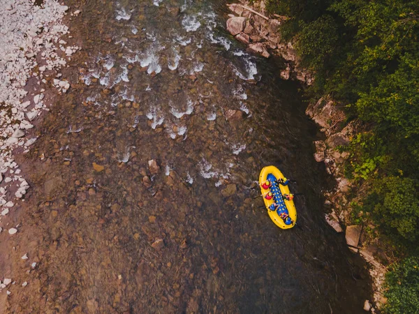 Vista Aerea Gente Fiume Montagna Rafting Torrente Estrema Vitalità — Foto Stock