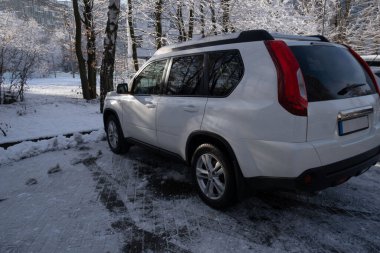 park edilmiş SUV kış sezonu fotokopi alanı