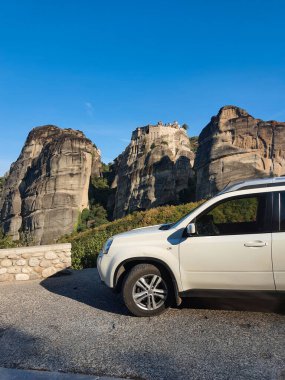 Yunanistan üzerinden araba yolculuğu Meteora dağları