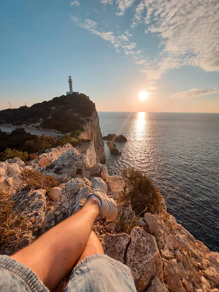 Zonsondergang Boven Zee Licht Huis Klif Lefkada Griekenland Persoon Standpunt — Stockfoto