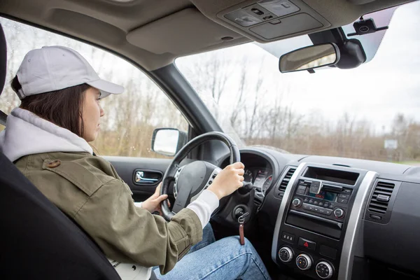 Woman Driving Car Rainy Weather View Dashboard Copy Space — Stock Photo, Image