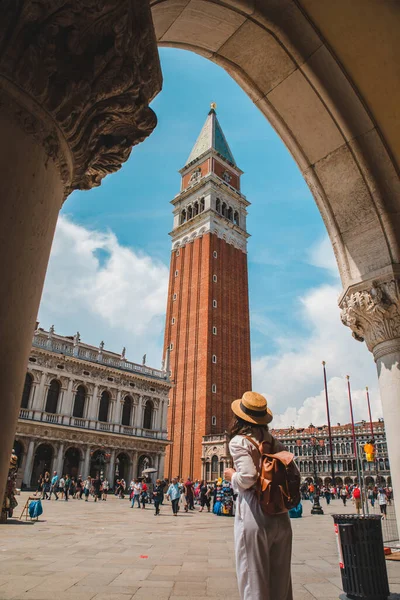 Nézi Harangtorony Velence Város Nyári Időszámítás Tömeg Turisták — Stock Fotó