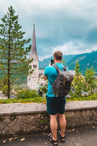 Férfi Fényképez Hallstatt Város Felülről Másolás Tér — Stock Fotó