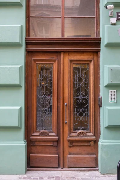 Old Outdoors Wooden Door Copy Space — Stock Photo, Image
