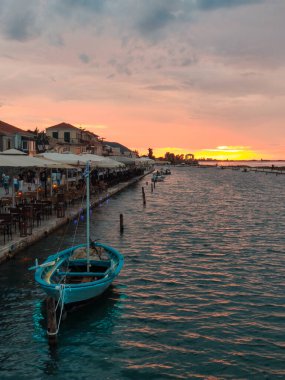 günbatımı sol tarafta bulutlu hava durumu kopyalama alanı
