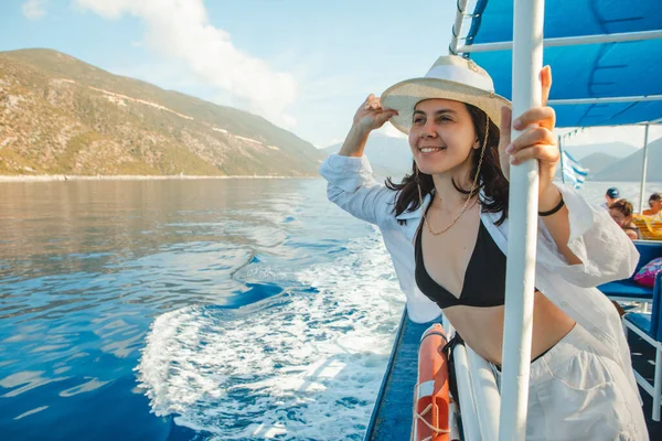 Bella Donna Sorridente Ritratto Alla Nave Crociera Vacanze Estive Mare — Foto Stock