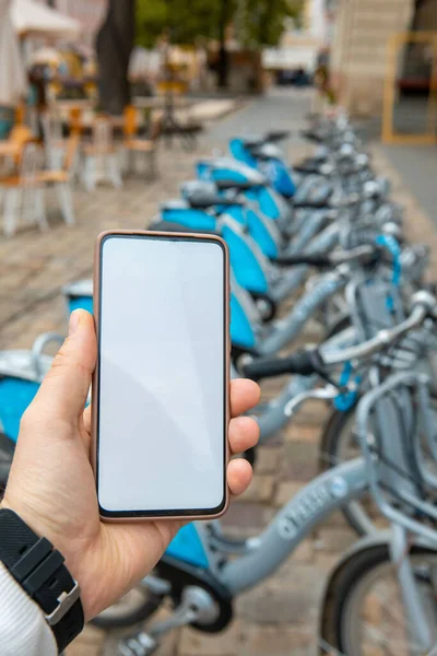 Πόλη Μεταφορά Ποδήλατο Έννοια Ενοικίαση Κινητό App Τηλέφωνο Λευκή Οθόνη — Φωτογραφία Αρχείου