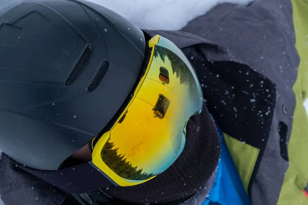 Sífelvonó Kabin Tükröződés Snowboardos Szemüveg Maszk Közelről — Stock Fotó