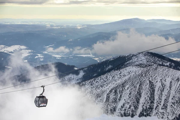 斯洛伐克 亚斯纳 2022年2月3日 座椅升降舱滑雪场复制空间 — 图库照片