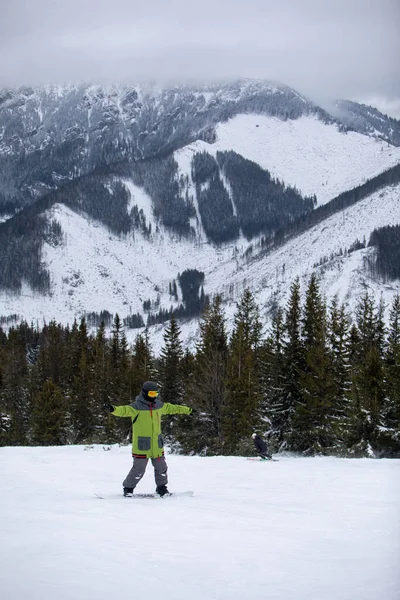 Man Snowboarder Portret Skipiste Wintersport — Stockfoto