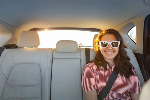 Smiling Woman Sitting Rear Sits Car Sunglasses — Stock Photo, Image
