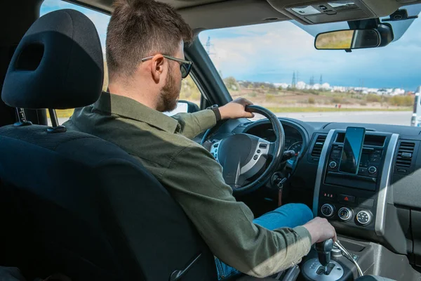 Homem retrato no carro — Fotografia de Stock