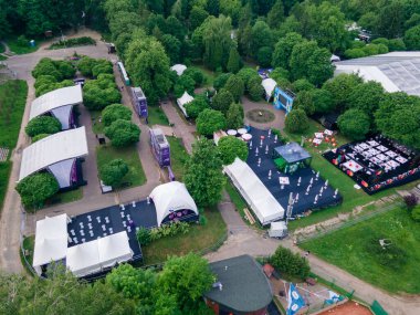 Lviv, Ukrayna - 26 Haziran 2021: Lviv Caz Festivali yaz mevsiminin en üst manzarası